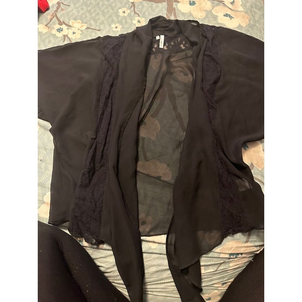 6 FOR $15 Black studio y xs top